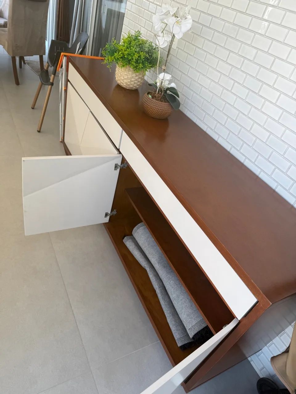 Aparador moderno com design elegante - Foto 5