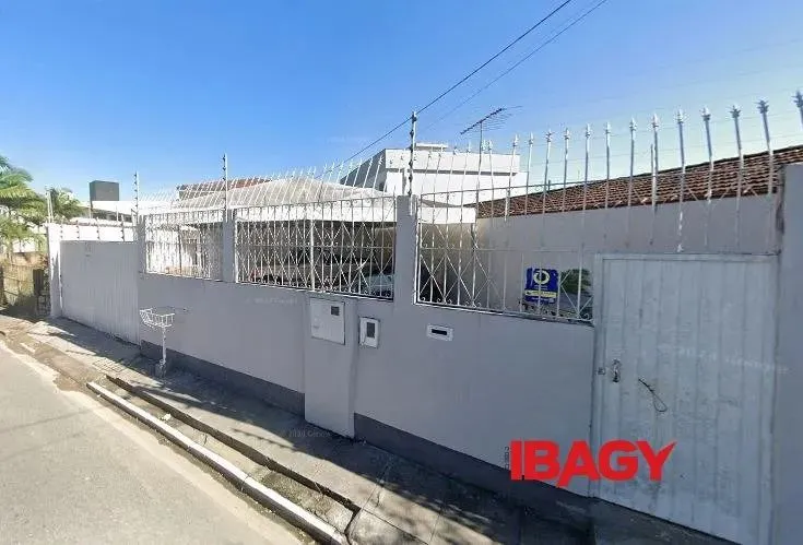 Oportunidade! Casa em Centro - Palhoça