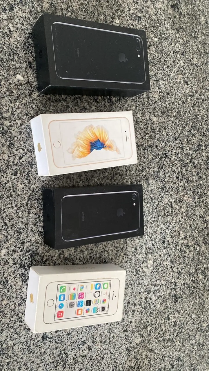 Caixas de iPhones