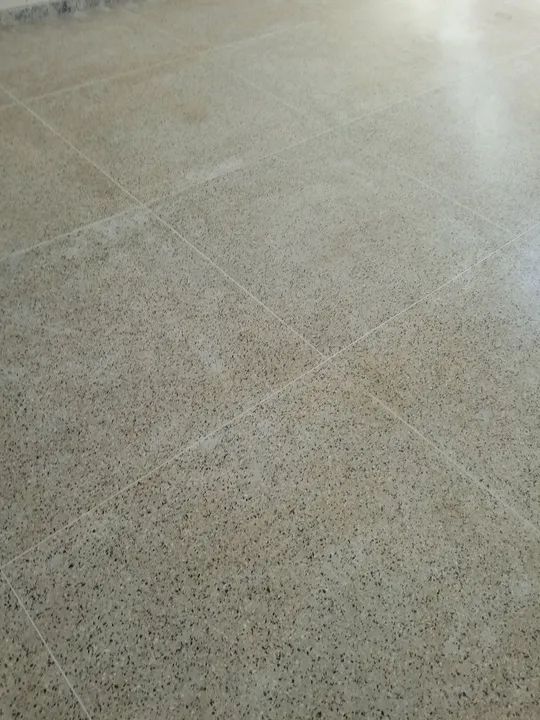 Piso de marmorite além de ser resistente e durável  - Foto 2