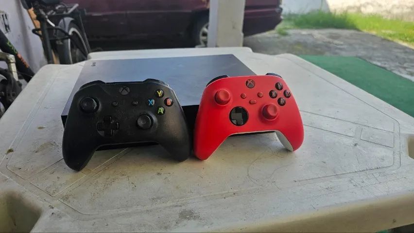 Xbox One X 4k + 2 controles - Foto 5
