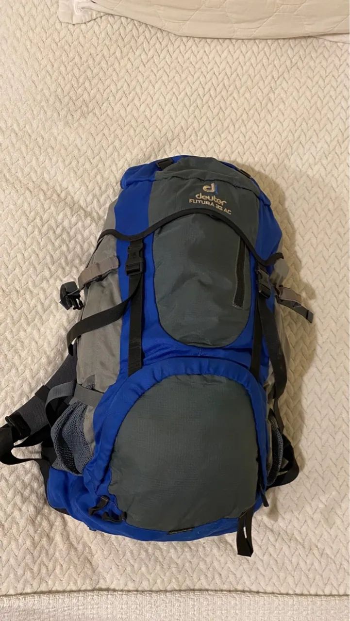 Mochila Deuter Futura 32AC 32+4l linda quase nova sem detalhes com copa de chuva 