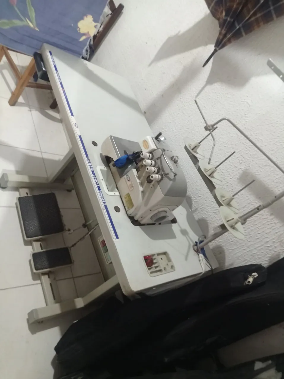 Máquina de Costura ponto cadeia
