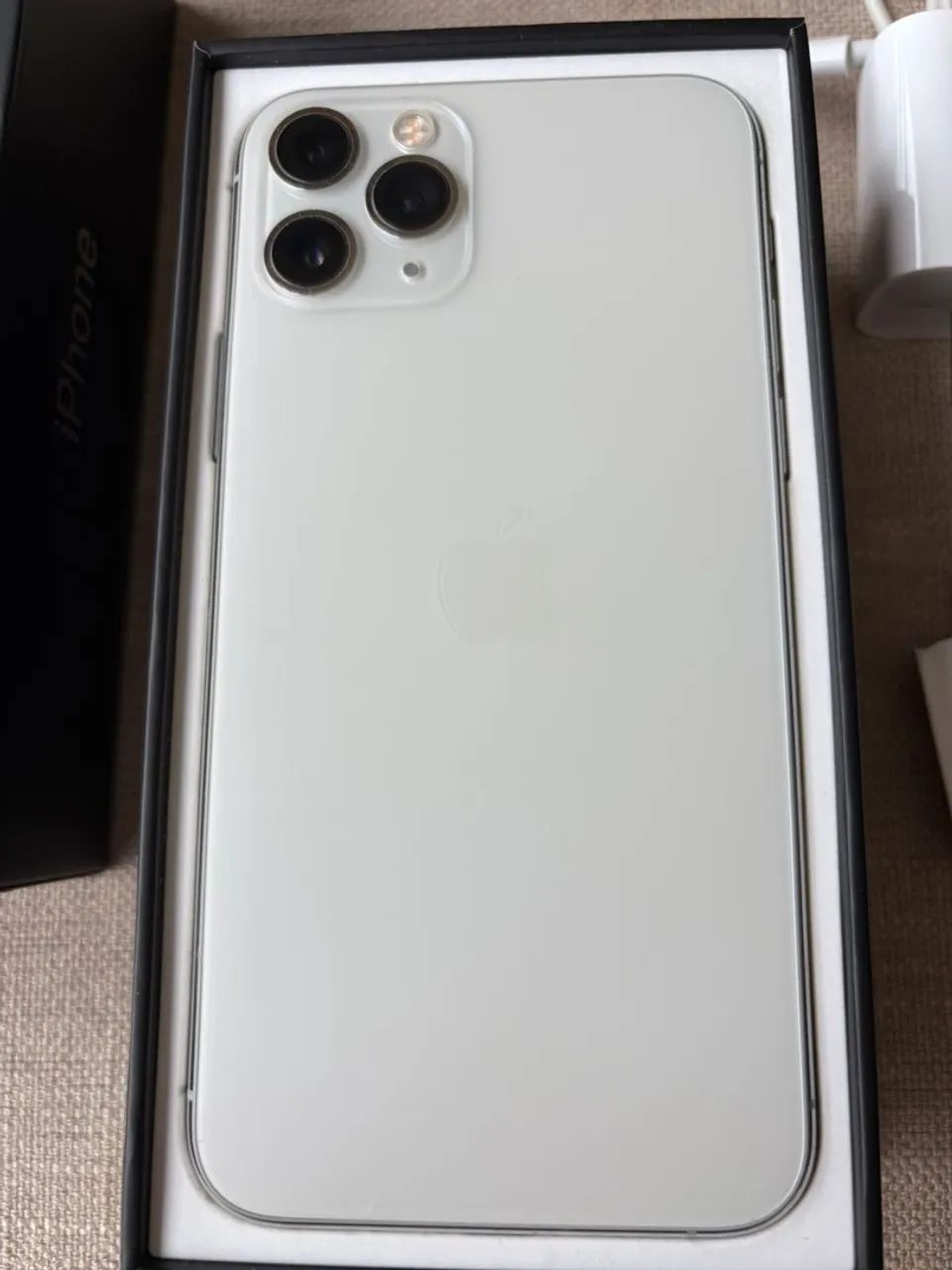 iPhone 11 Pro 64GB Silver +おまけ付 iPhone 11 Pro 64GB SILVER (seminovo) – LS