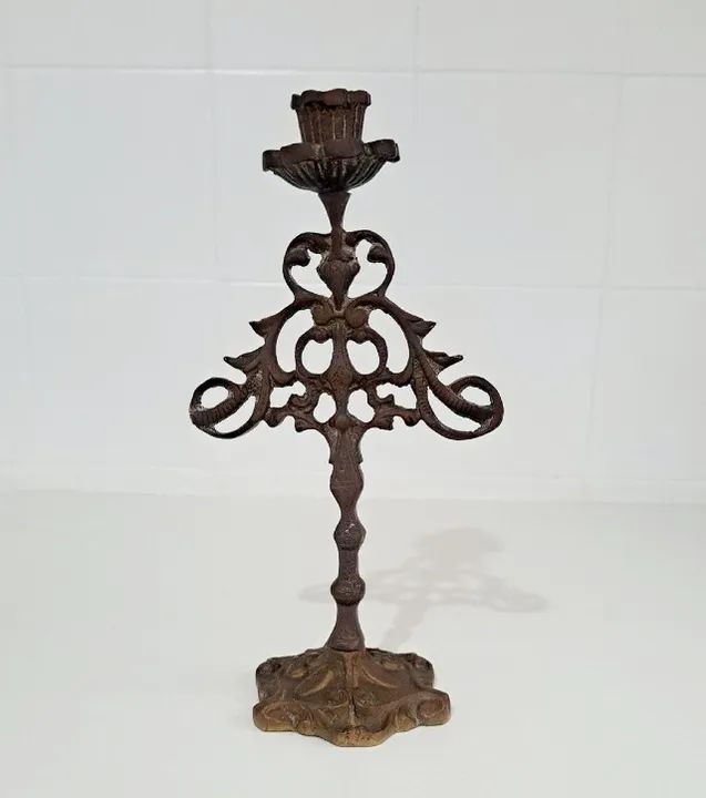 Castiçal super antigo em bronze maciço uma vela no estado