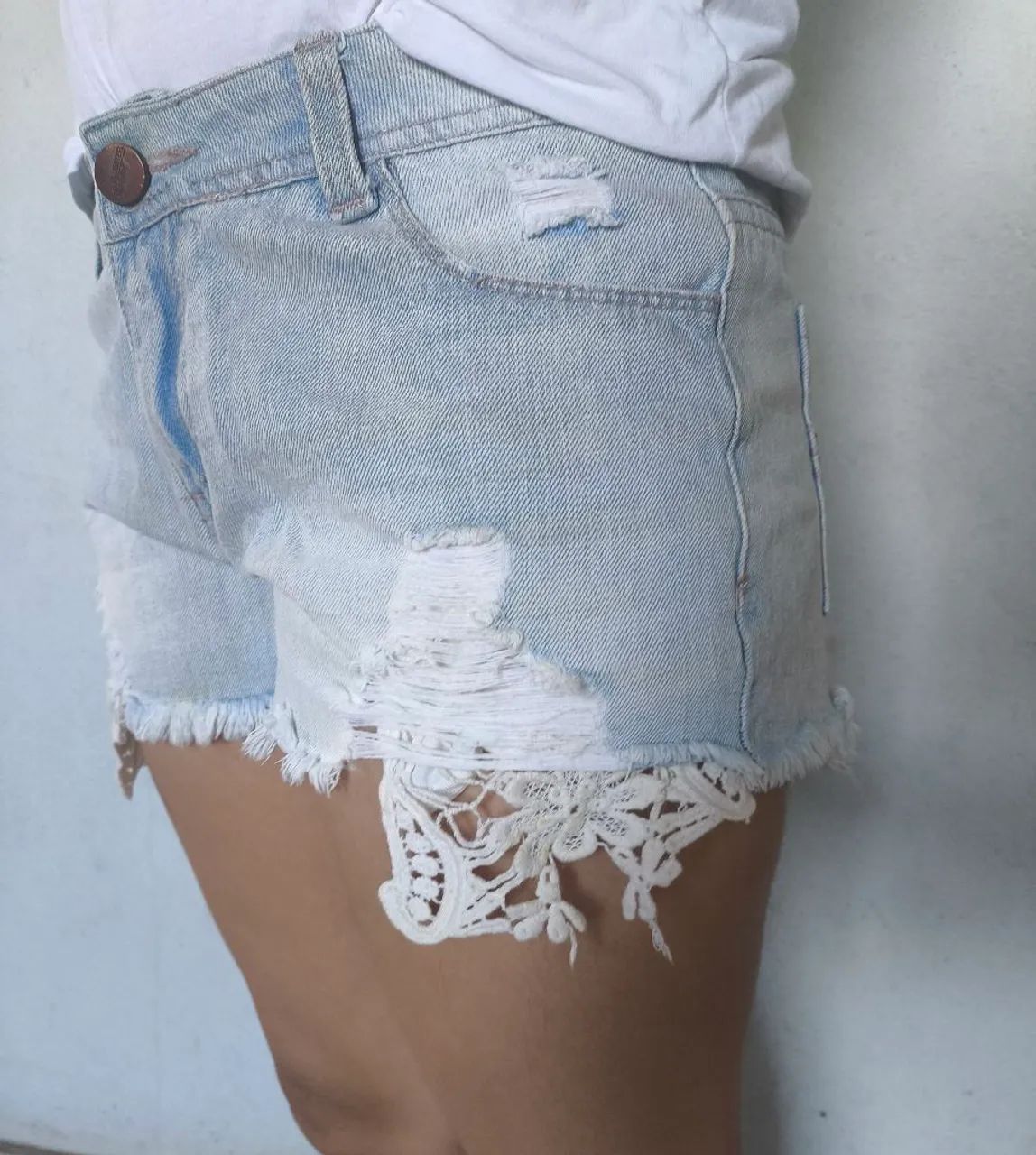 Short curto jeans com barra de renda - Foto 2