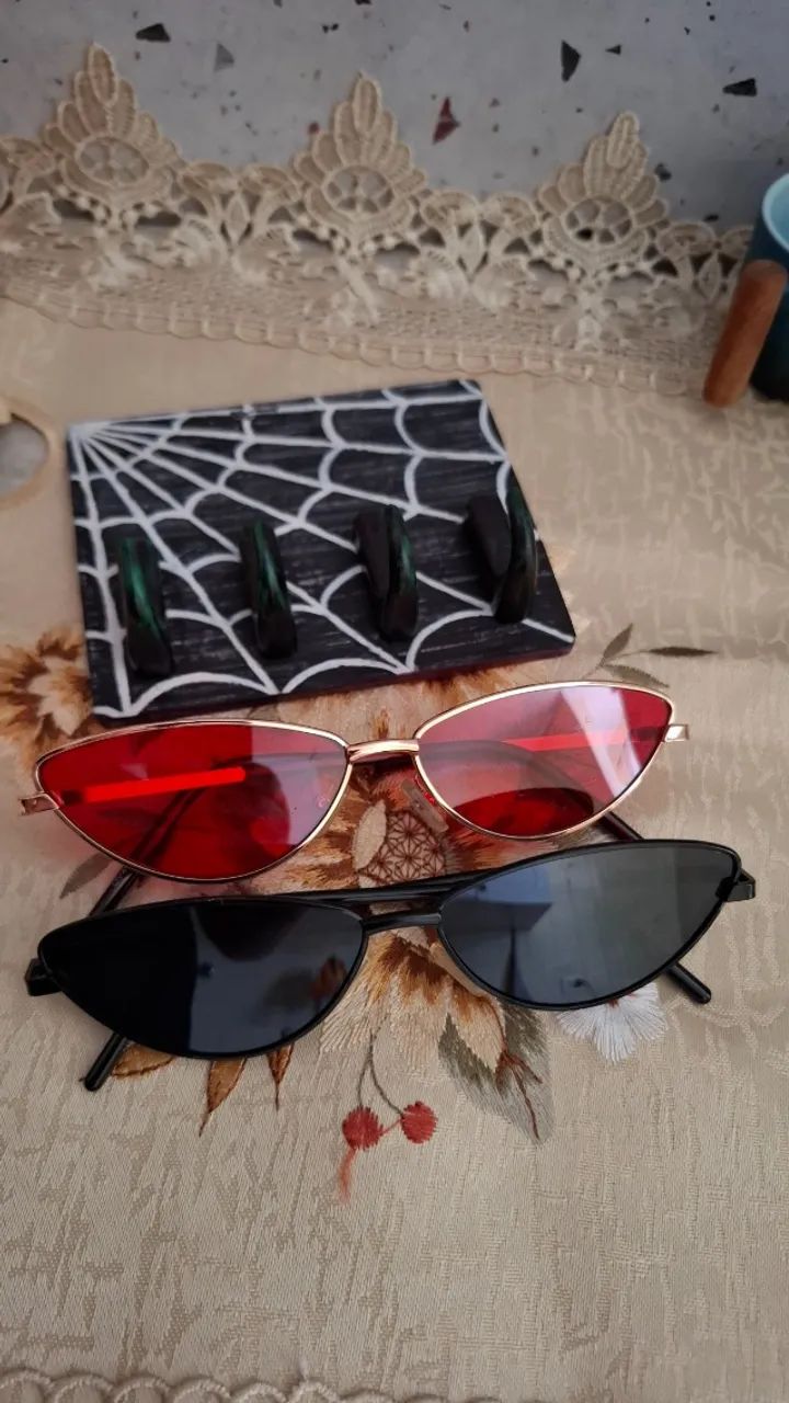 Kit 2 oculos lindos com suporte para pendurar incluso