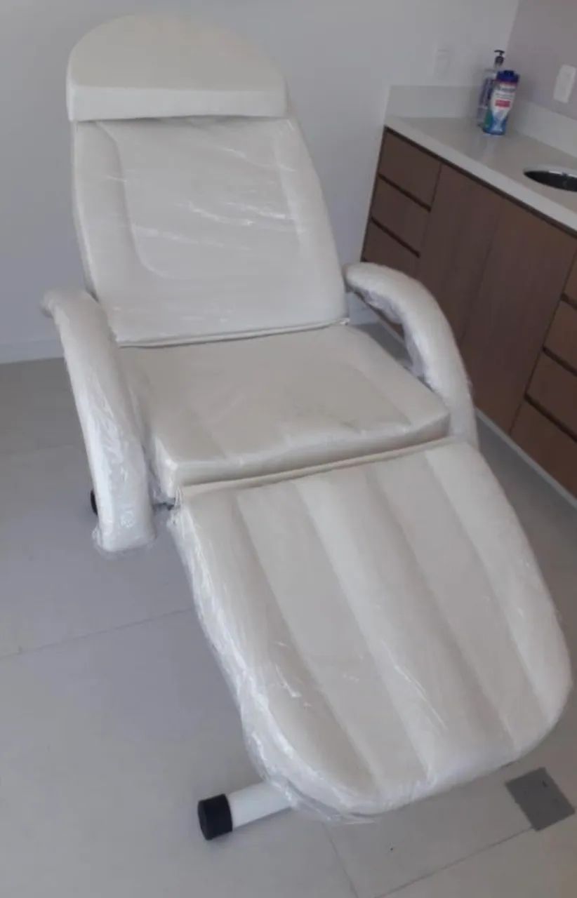 Maca poltrona fixa luxo com 2 gavetas de Estética - Profissionais - Semi-Nova - Foto 2