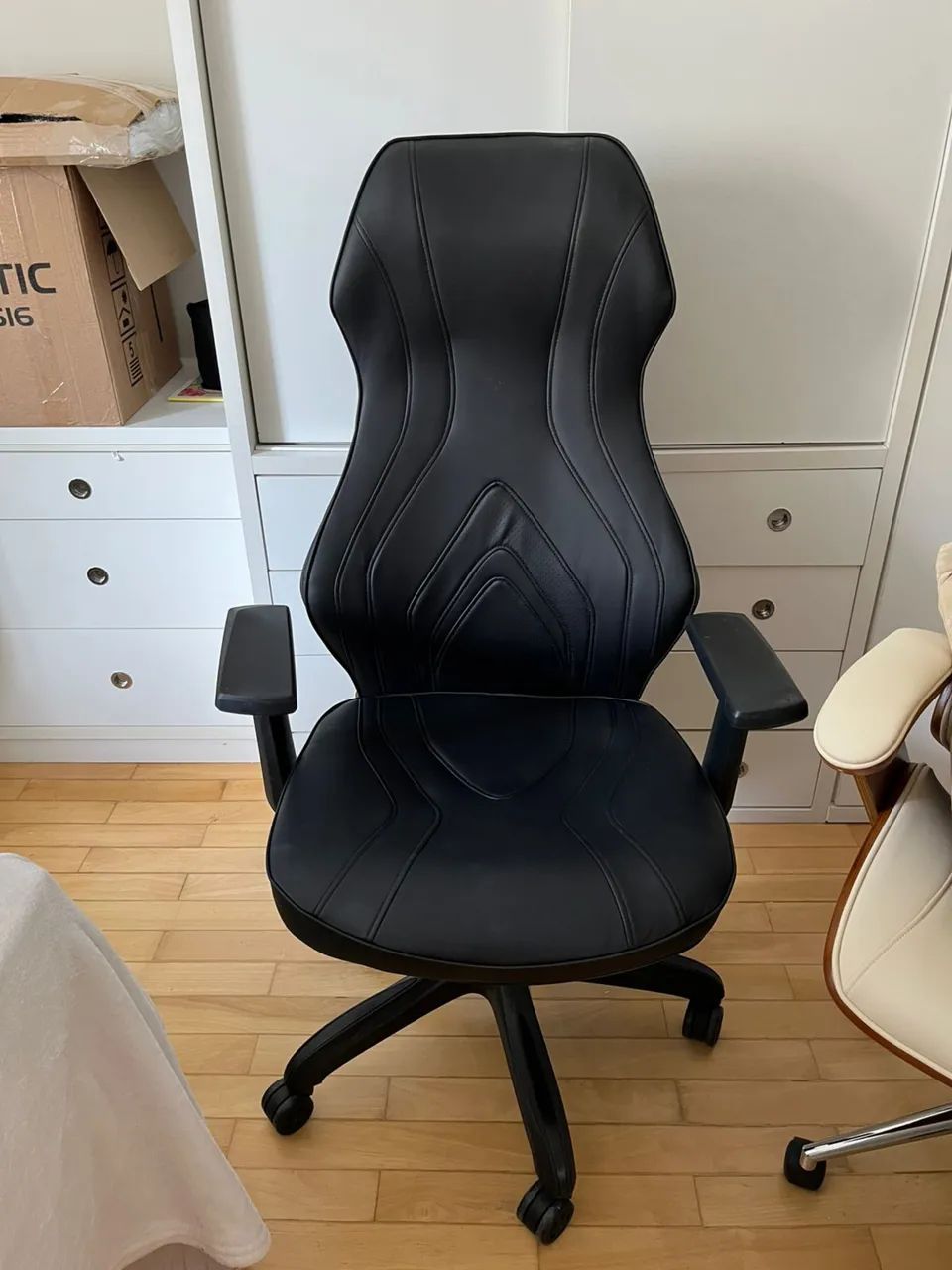 Cadeira Escritório Ajustável Linda, Nova e Ergonômica