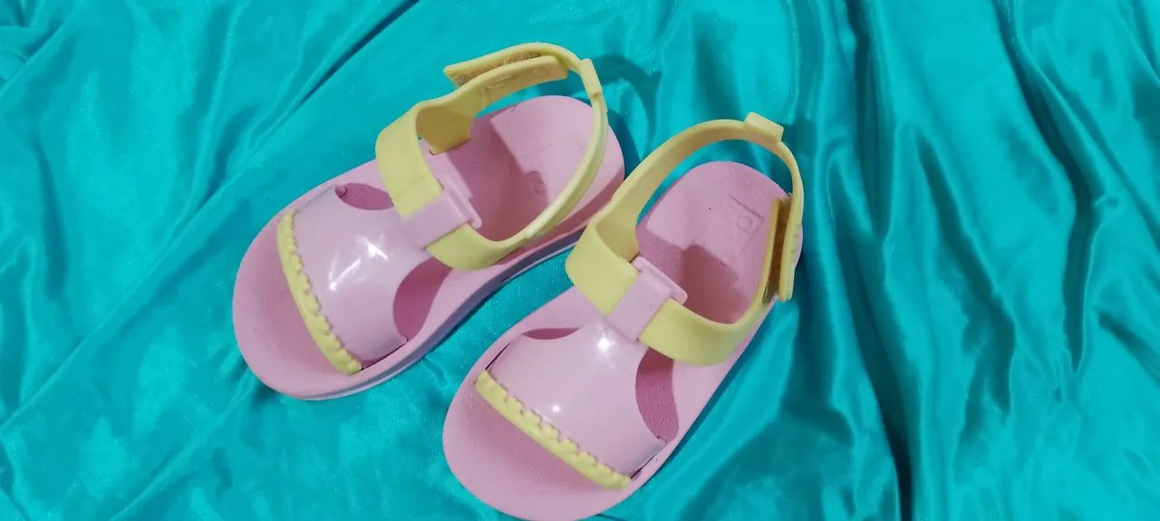 Sandália infantil com recortes rosa | Zaxy - Foto 6