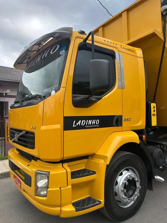 Caminhão Volvo 260 - Caçamba 2020 - Foto 4