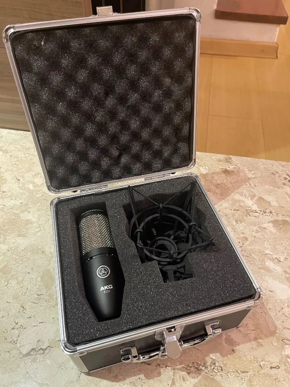 Microfone condensador AKG P220 - Foto 4