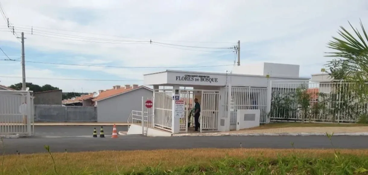 CASA 3 QUARTOS Condomínio fechado