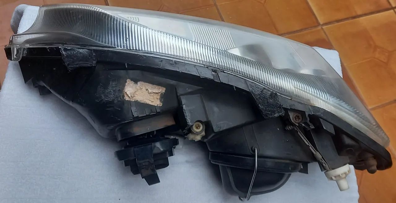 Farol do Chevrolet Astra 2003/2011 usado lado direito para restaurar ou aproveitar peças  - Foto 3