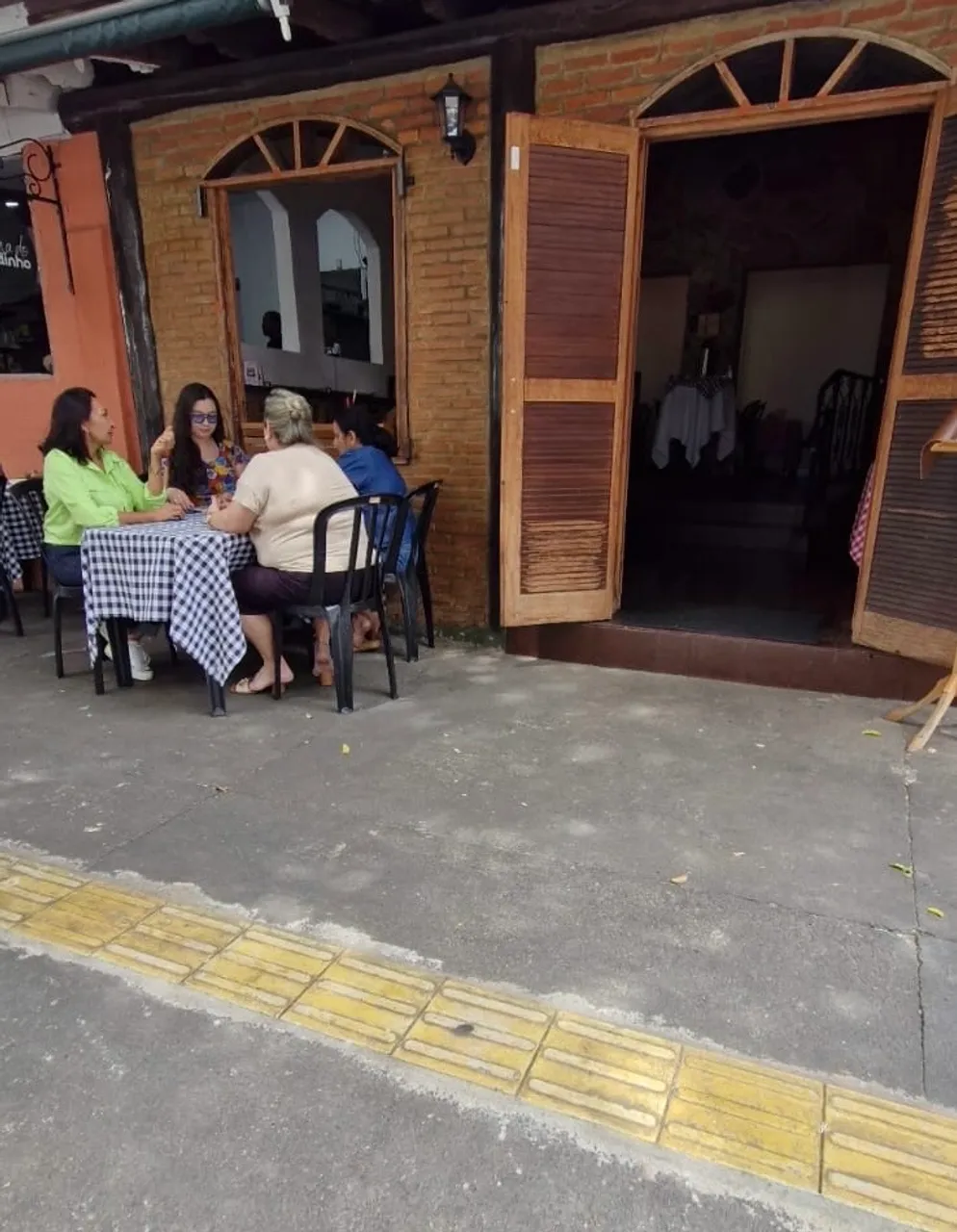 Restaurante e Mercadinho no St Oeste