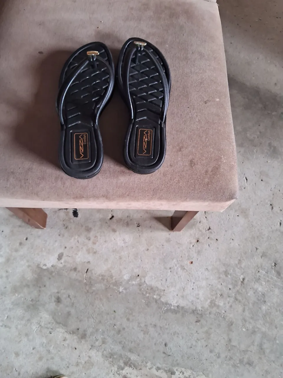 Estou vendendo uma sandalia