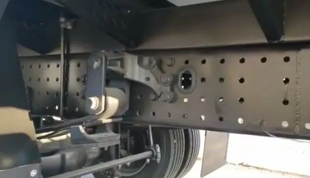 Volkswagen 11180 Delivery Baú 2017 - Foto 6