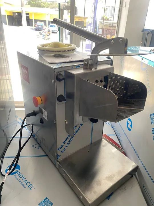 NZ. Ralador automático de queijo, cocô e chocolate MALTA