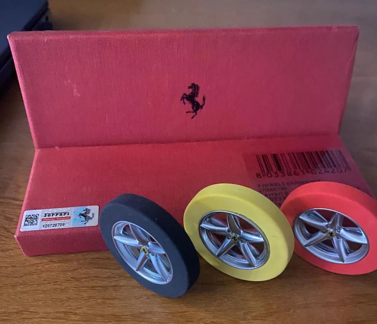 Borrachas Ferrari 3 rodas - Foto 3