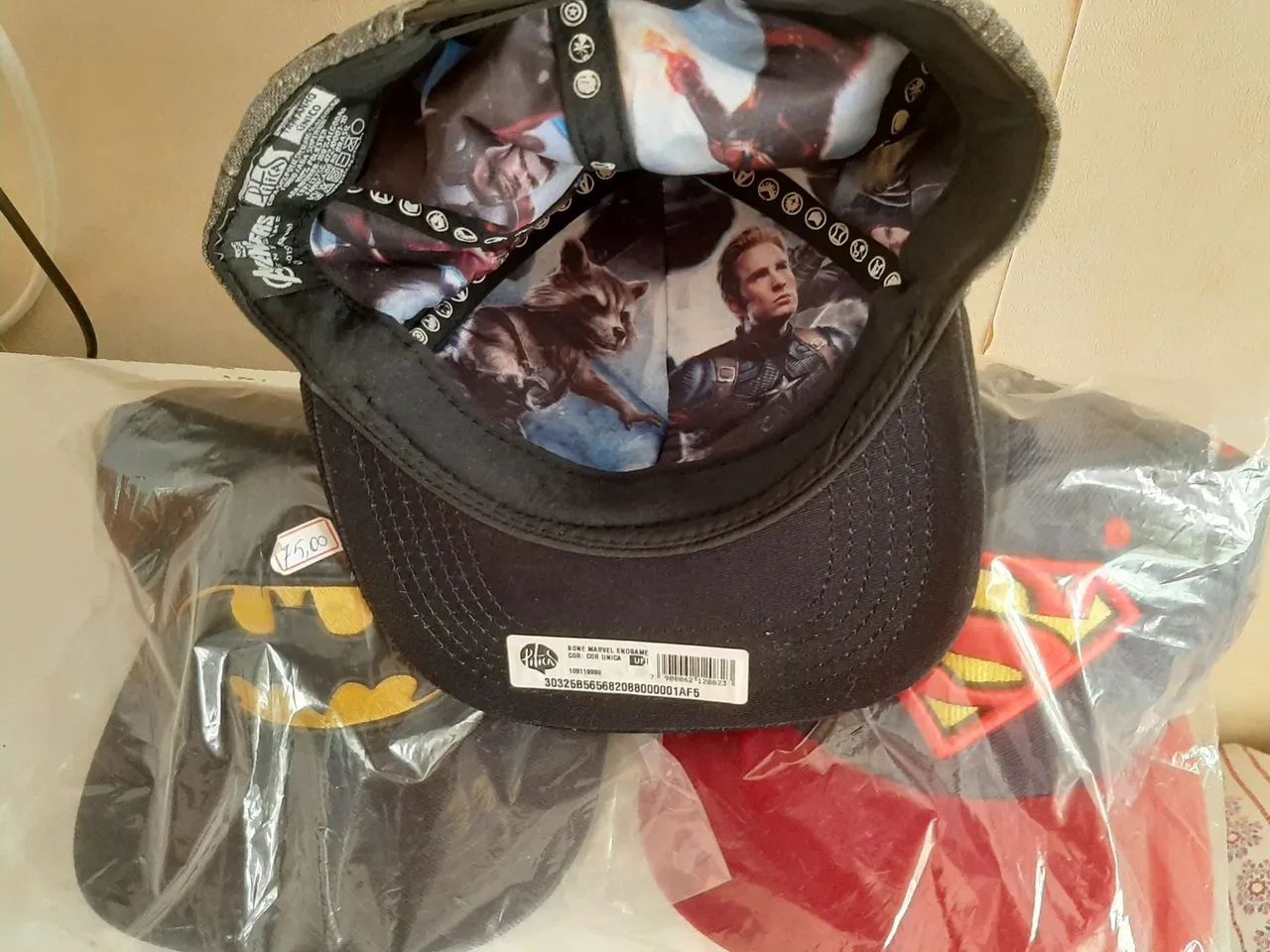Kit com 3 bonés de Super Herói - Batman, Superman e Marvel - Foto 2