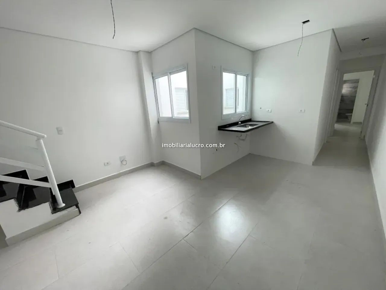Cobertura Duplex! 2 Dormitórios sendo 1 Suíte, com Elevador! - de 530.000 por R$ 495.000! - Foto 2