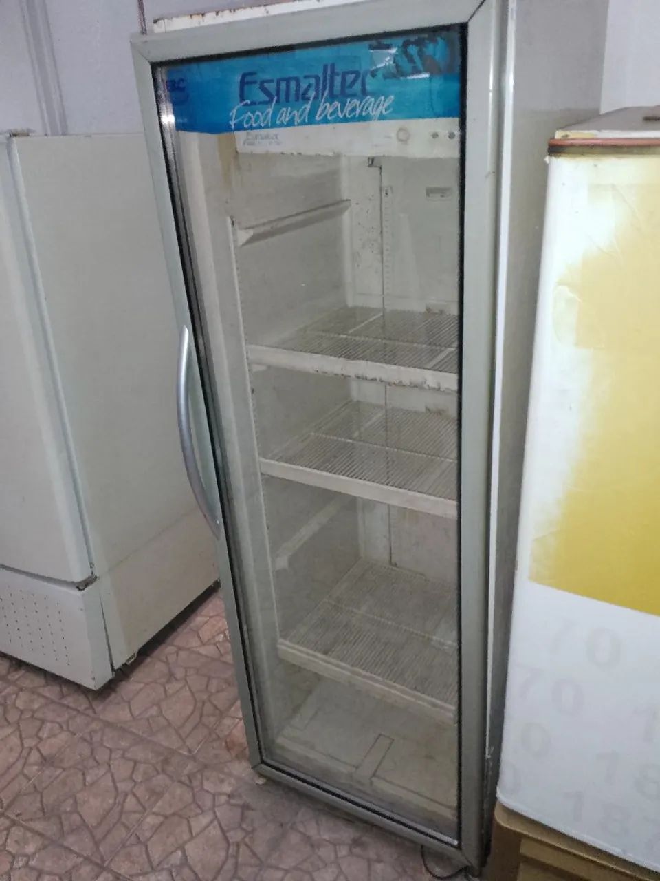 Expositor Vertical Esmaltec Usado