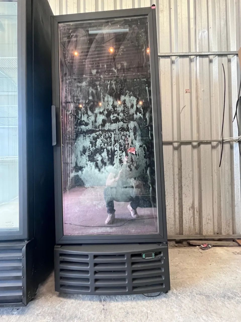 Expositora de bebidas com controlador digital 