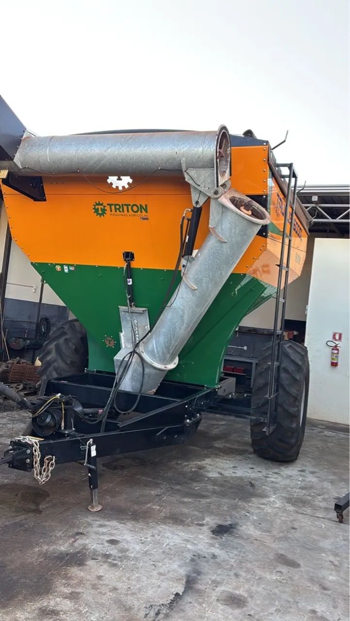 Carreta transporte adubo e grãos Taurus 16000