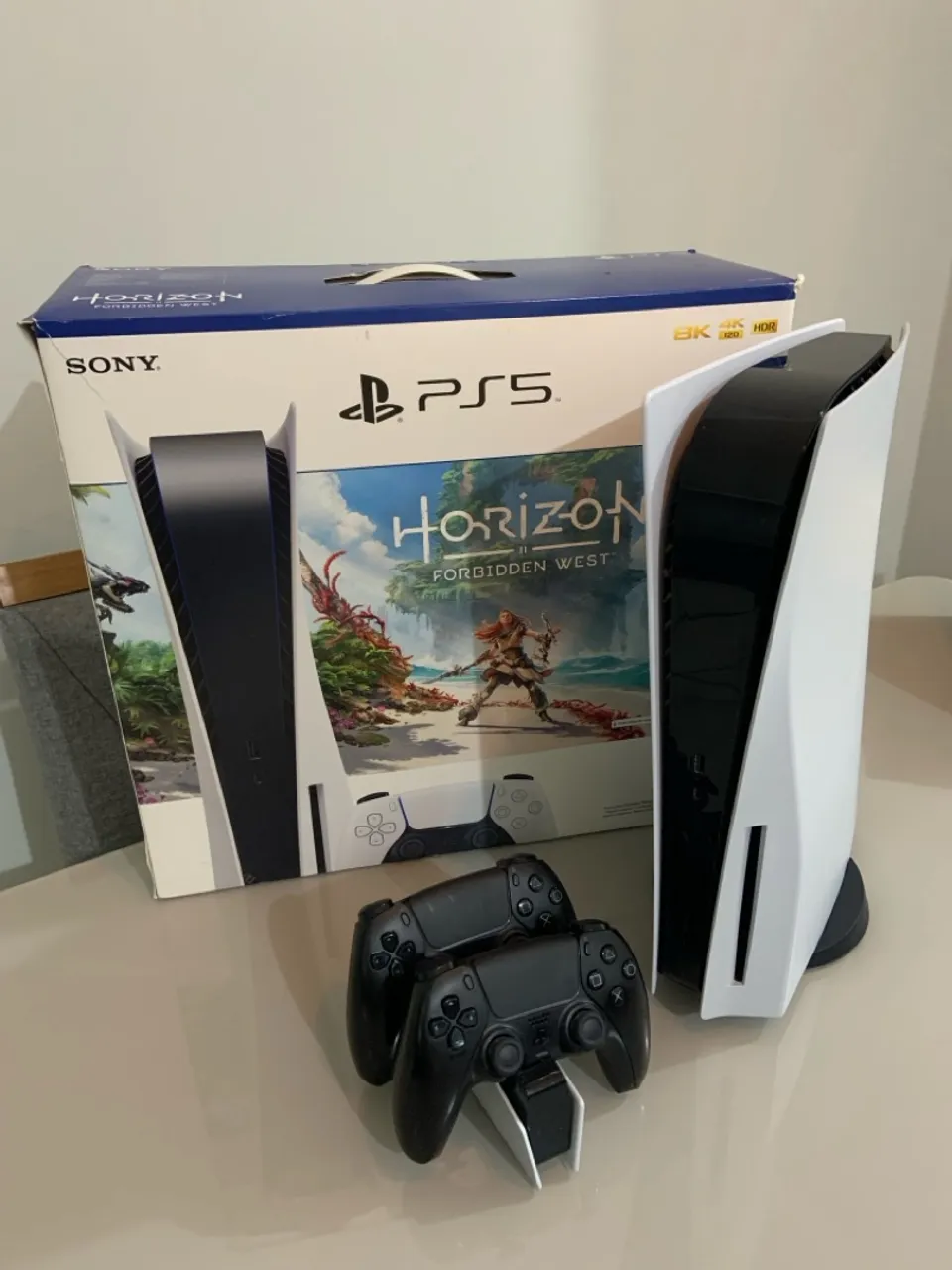 PS5 1 TB + 2 CONTROLES + 1 JOGO + BASE CARREGADORA