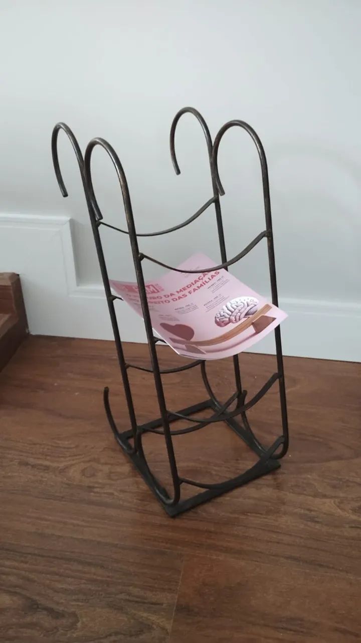 Porta Revista Antigo em Barras de Aço