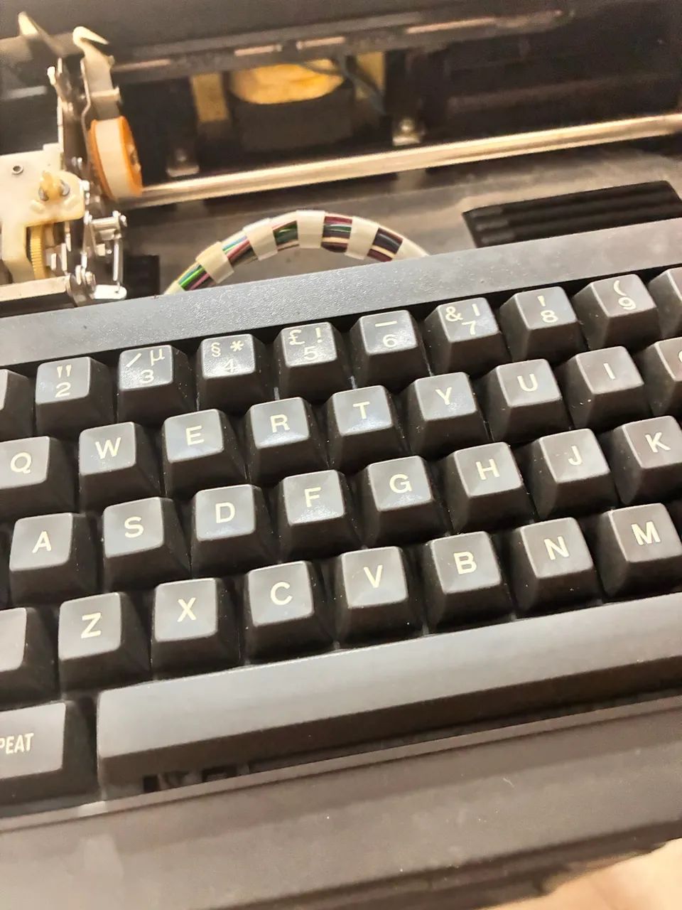 Olivetti Praxis 201 Typewriter64850146457603120