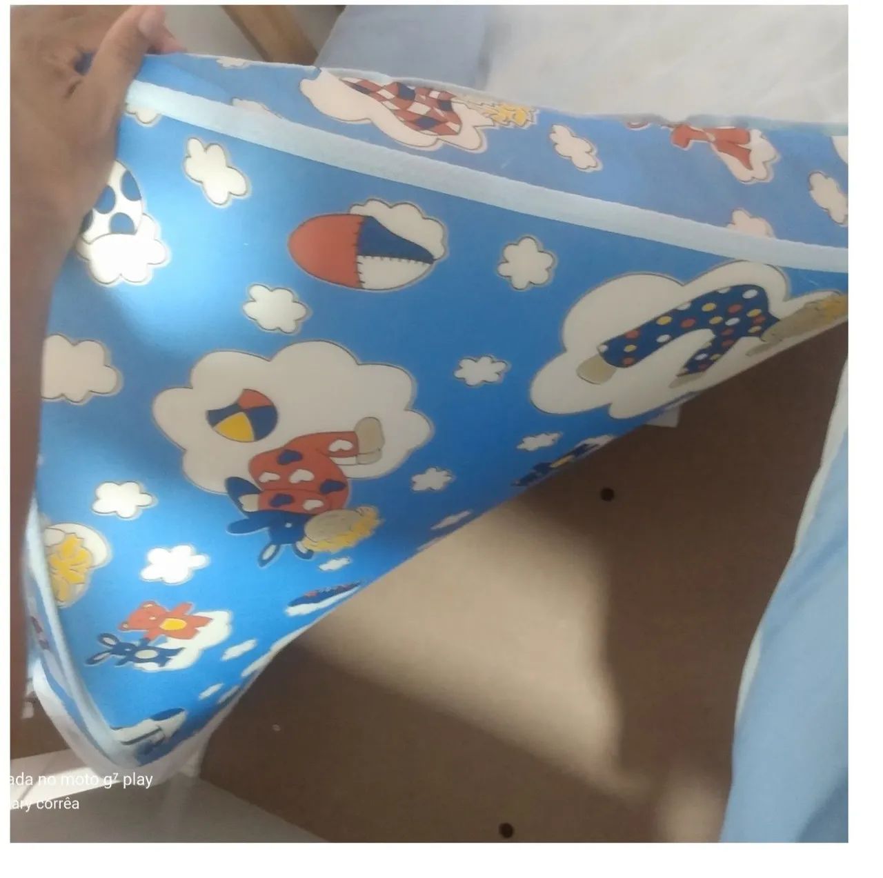 Cama Infantil com Desenhos Coloridos