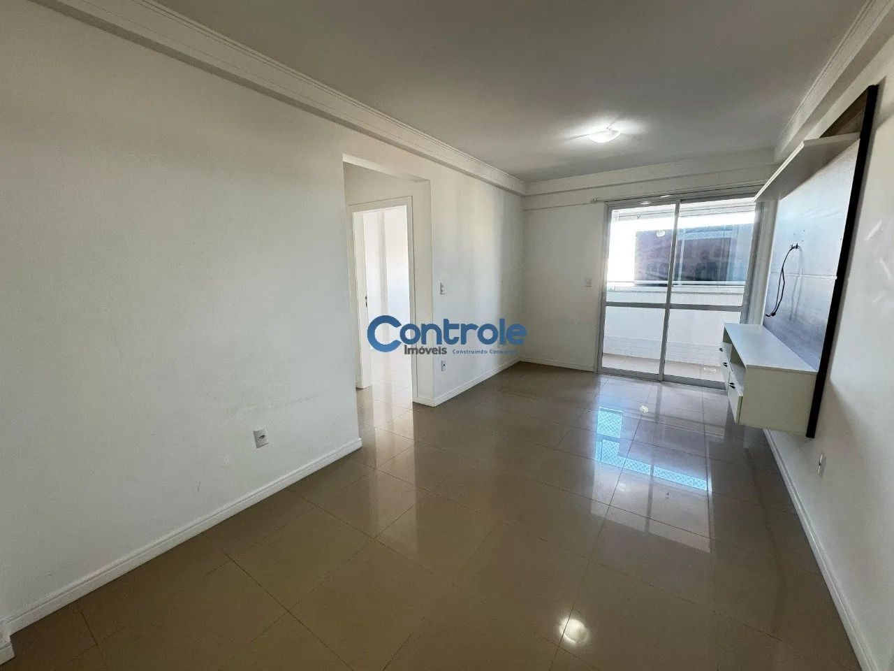 Apartamento com 02 dormitórios, sendo 01 suíte com 01 vaga livre e coberta - Foto 2