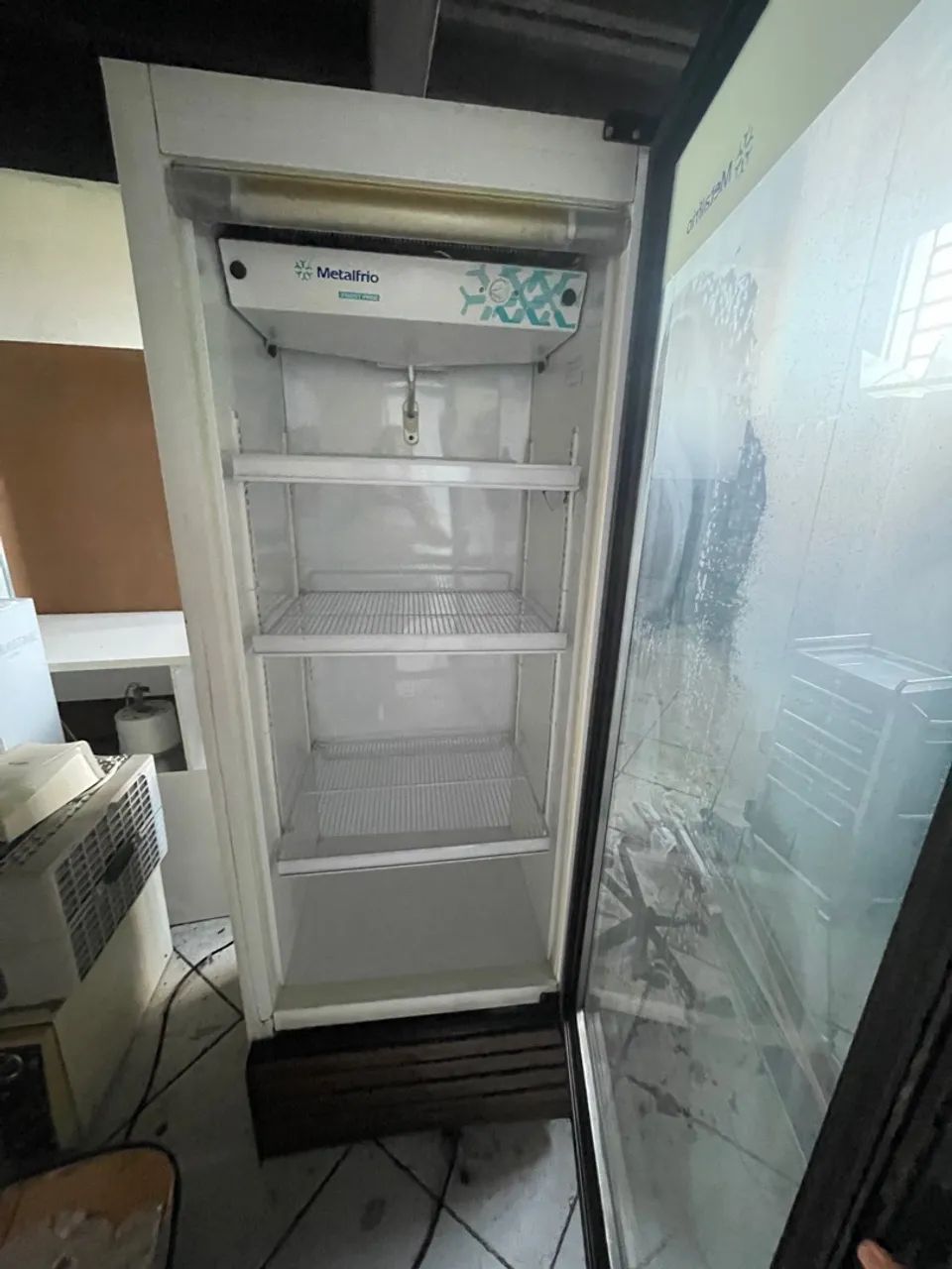 Expositor de Bebidas Metalfrio 220v - Foto 3