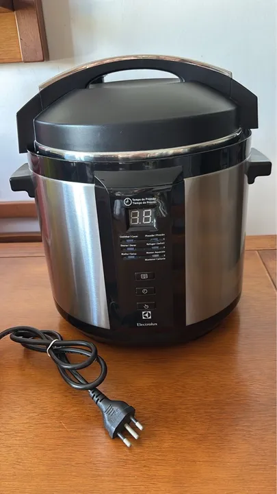 Panela de Pressão Elétrica Electrolux 6 Litros