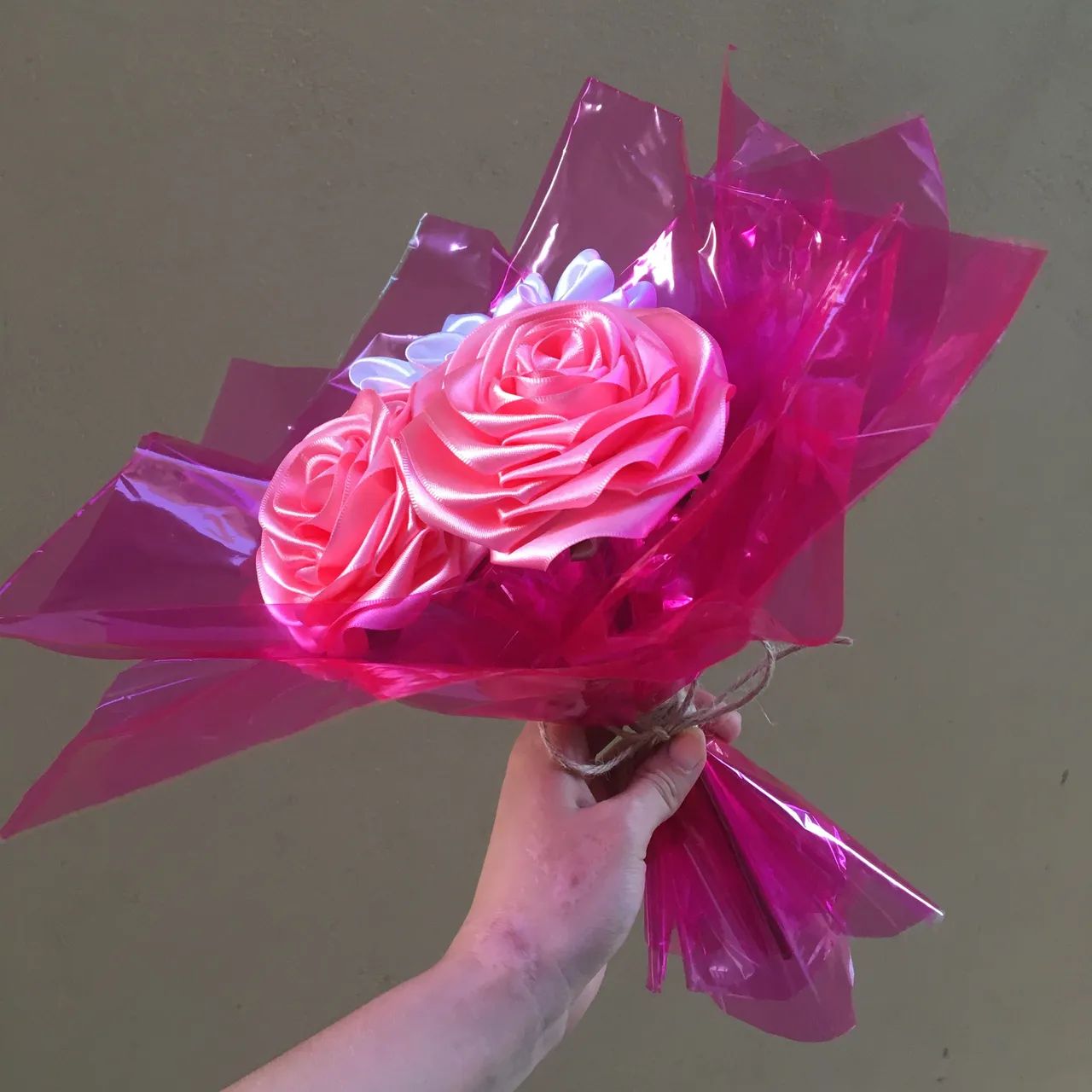 Buquê de Rosas Artesanais em cetim - Foto 3