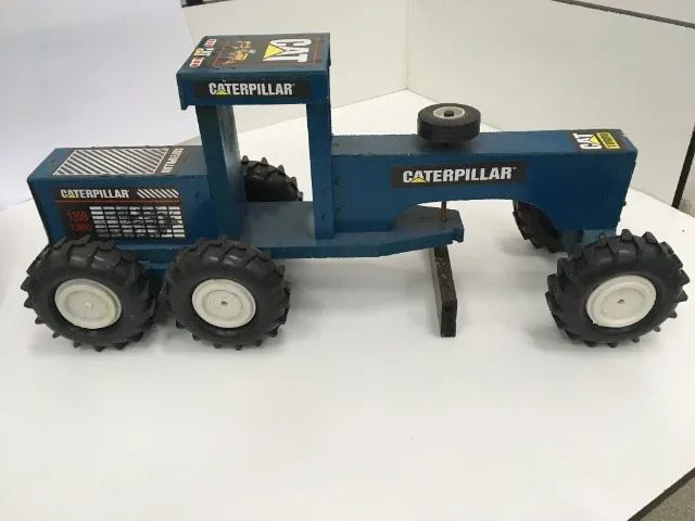 Artesanato Trator Cat Caterpillar Em Madeira - Foto 3