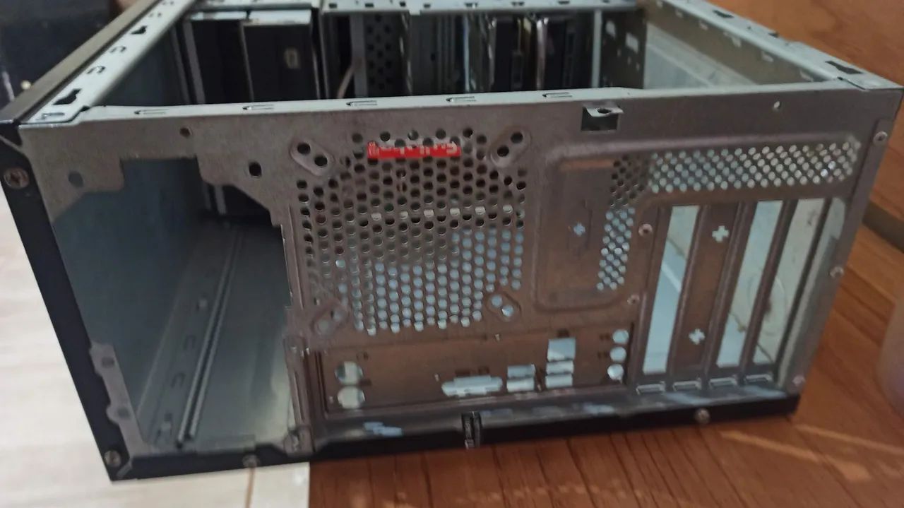 Vendo Gabinete(CPU) STI, conservado. - Foto 5
