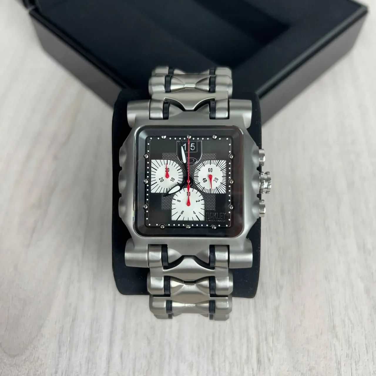 Oakley Time Machine Titanium Prata Cronógrafo 50mm Novo