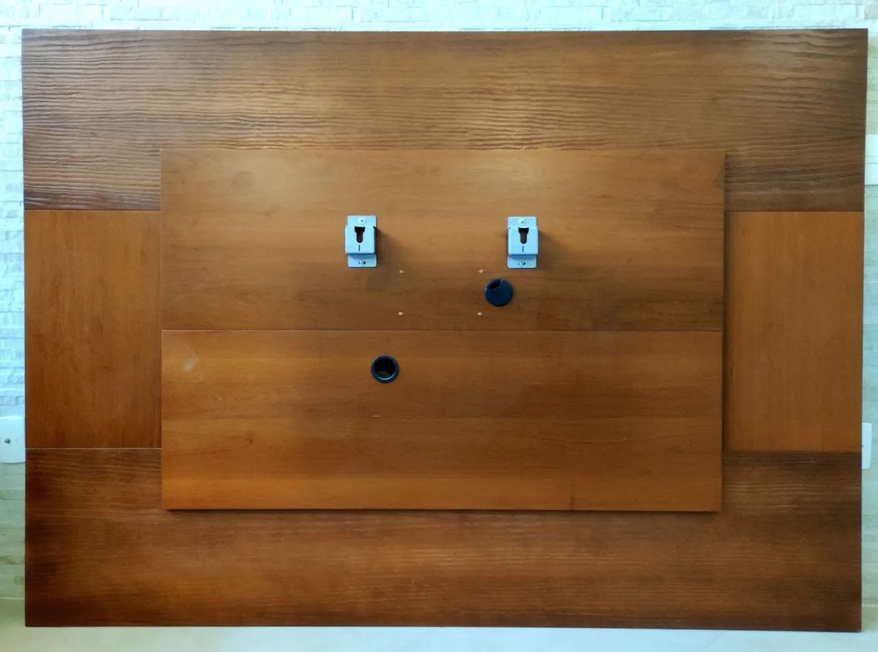 Painel de madeira para TV