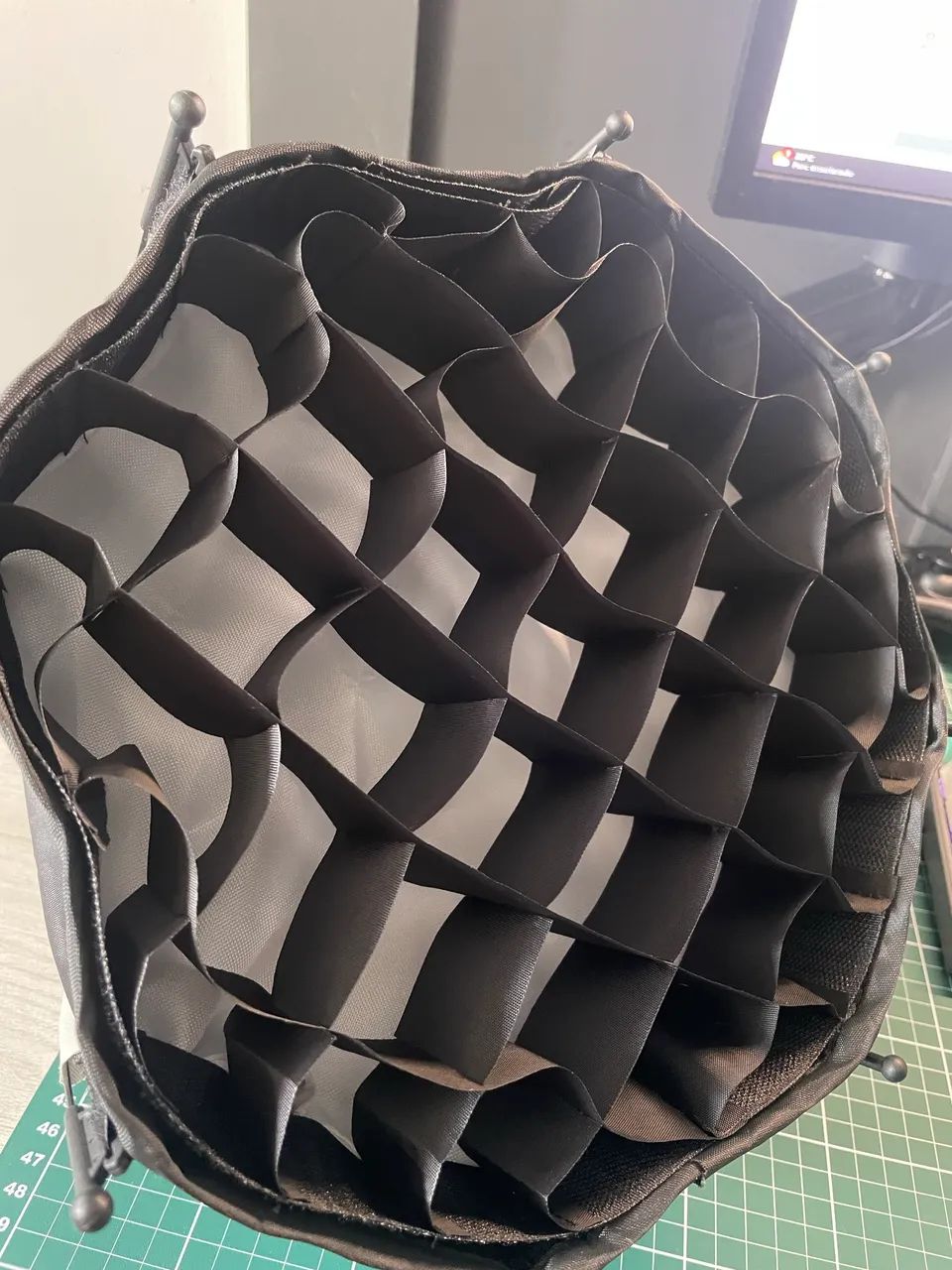 Luz Ulanzi Pro Max W40 + sofbox 30