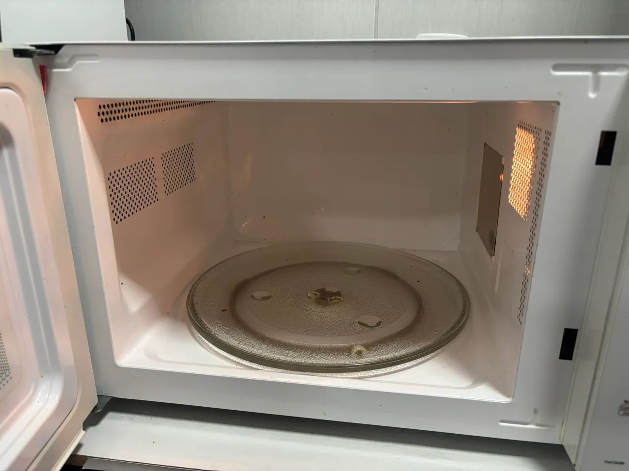Micro-ondas Philco 34L 1.400W - 220 - Foto 2