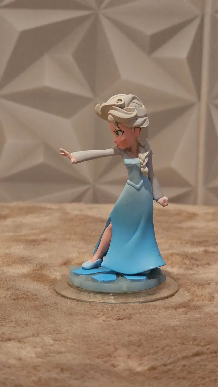 Disney Infinity Elsa Original - Usada - Com Defeito no Dedo - Foto 2