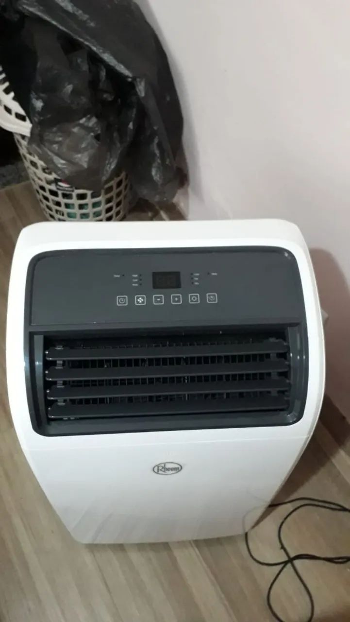 Ar Condicionado portátil Reehem 12.000 BTUS 127 volts. Produto novo na caixa  nota fiscal.
