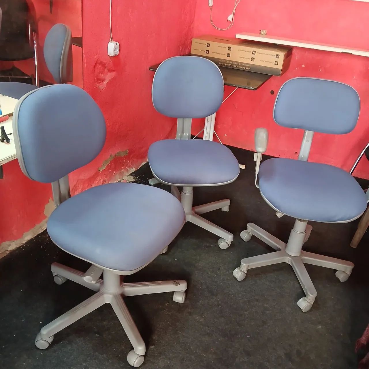 Cadeiras de escritório giratória com várias regulagens 130 reais  - Foto 3