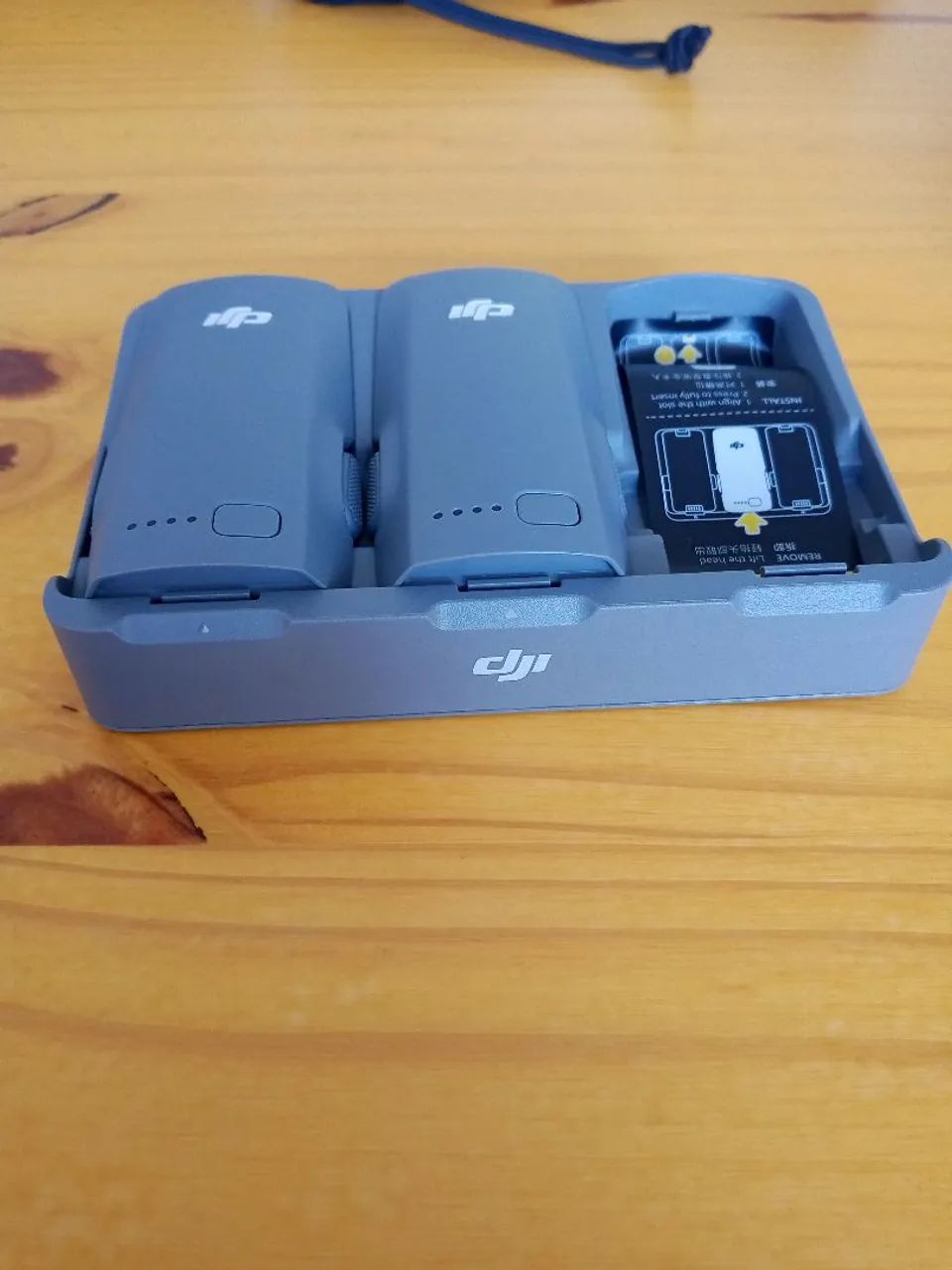 Dua baterias e hub de carregamento para drone DJI NEO 2
