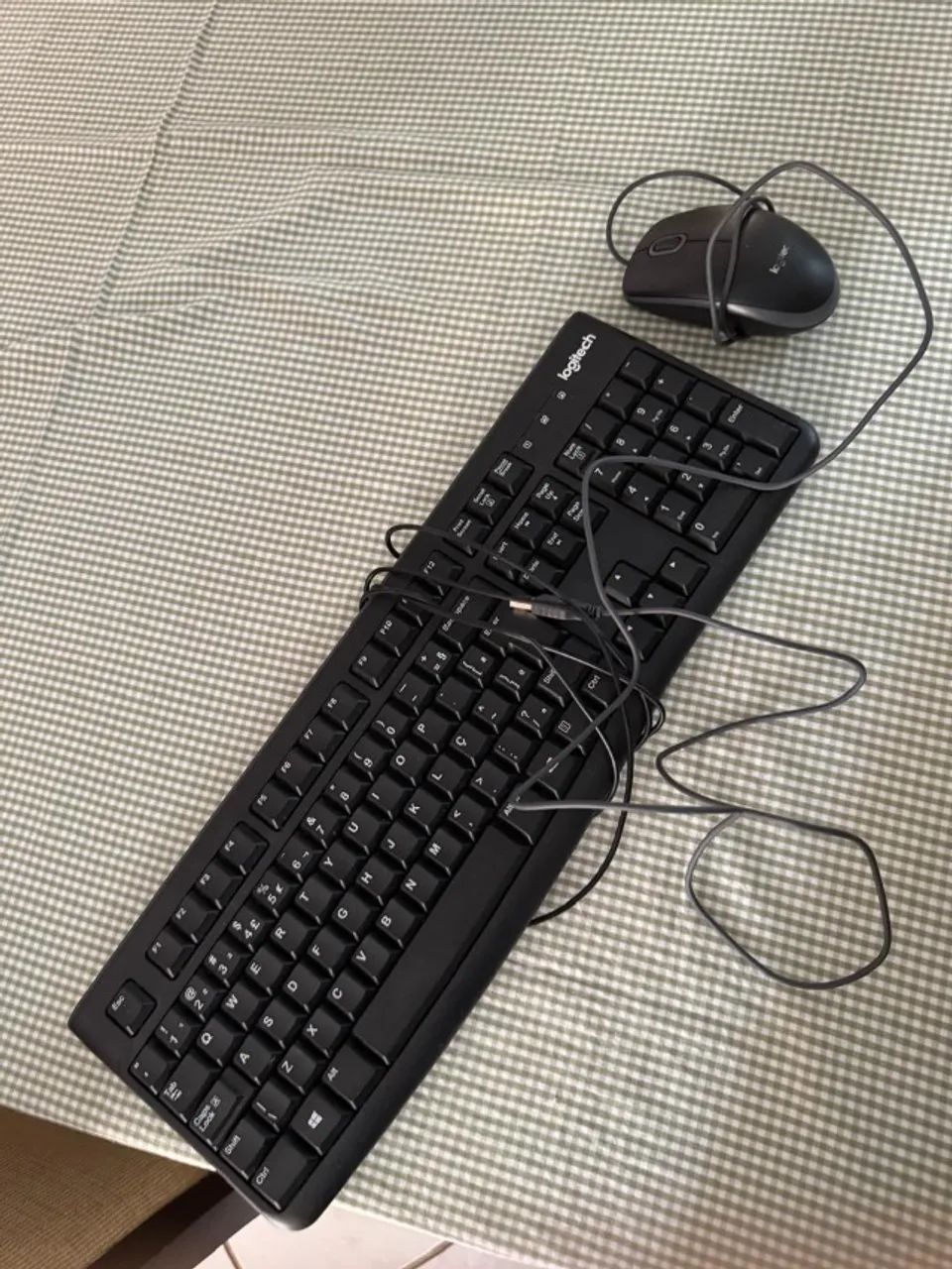 Kit Teclado e Mouse Logitech com Fio USB - Preto