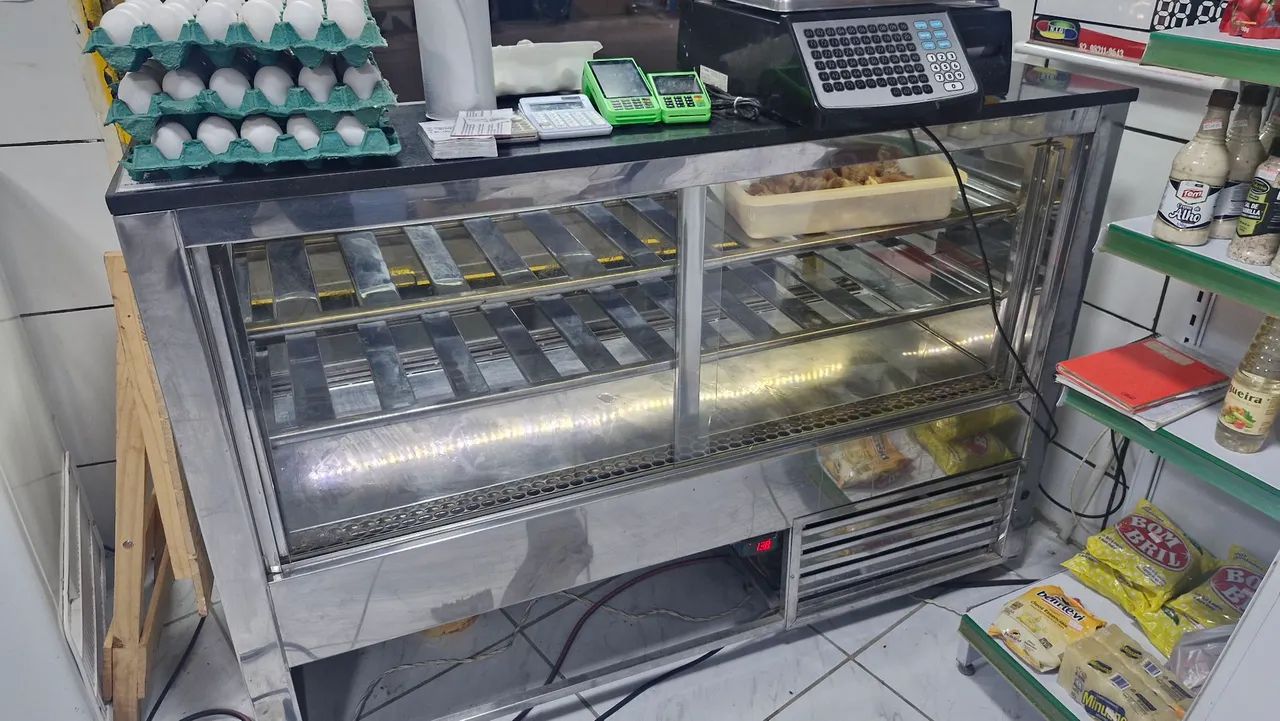 BALCÃO DE TORTA E DOCES TODO EM VIDRO E INOX E MÁRMORE  - Foto 3