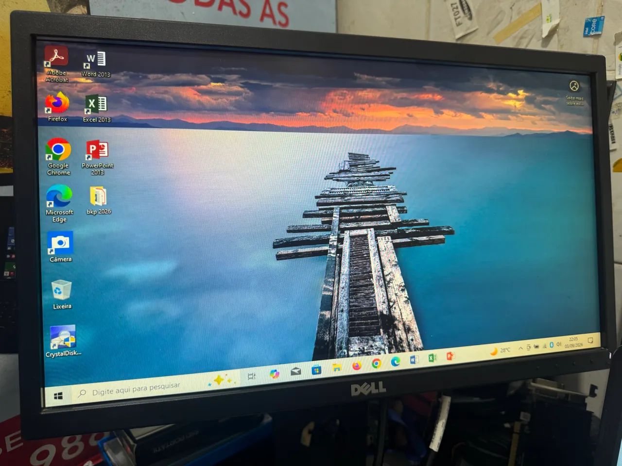 Monitor Dell 20 polegadas com hdmi é USB.