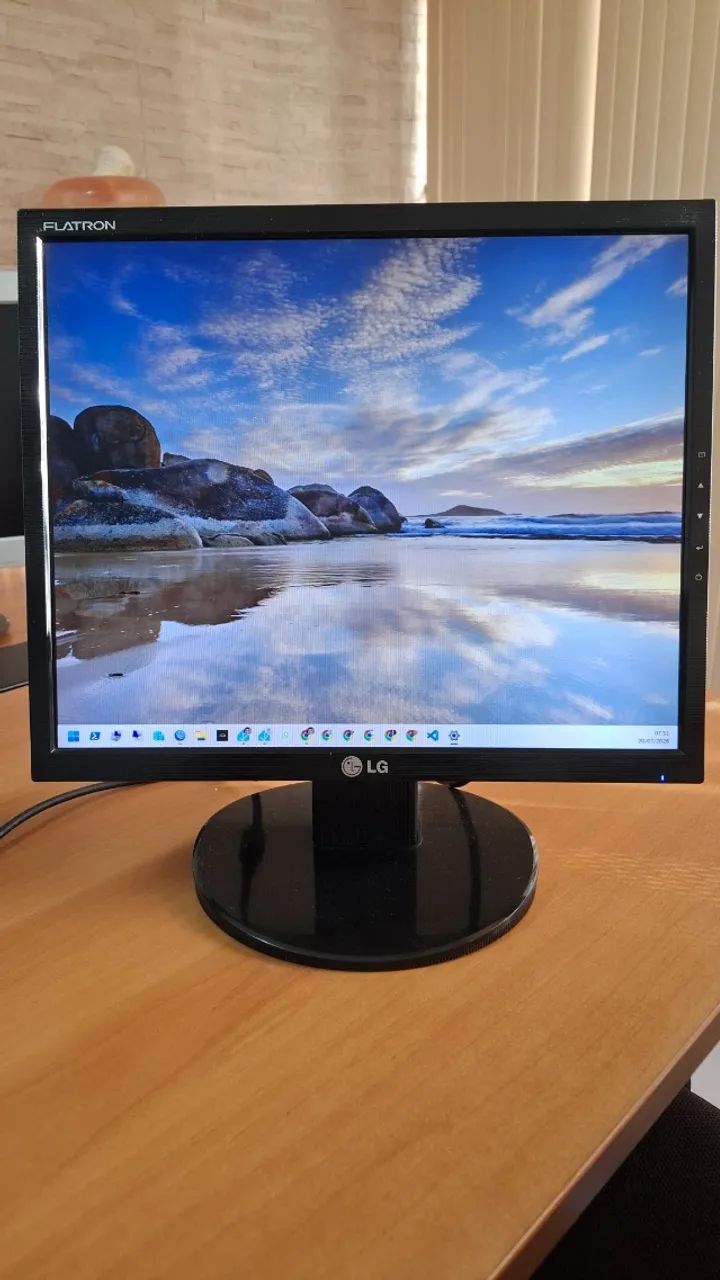 Monitor LG Flatron L1753T-BF (usado) - Foto 2